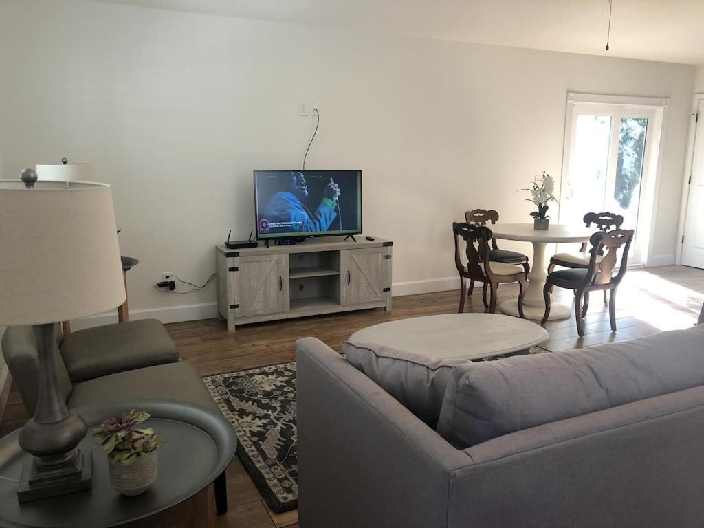 Modern, Upscale, And New Blue Bungalow In The Heart Of Downtown St Augustine 세인트어거스틴 외부 사진